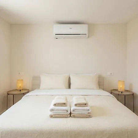 Casa Del Porto Seafront Apartment - Happy Rentals Apartment